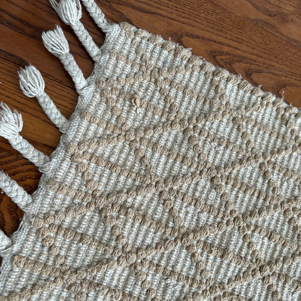 *LAST CHANCE Clearance Sale * Rug with braided tassels